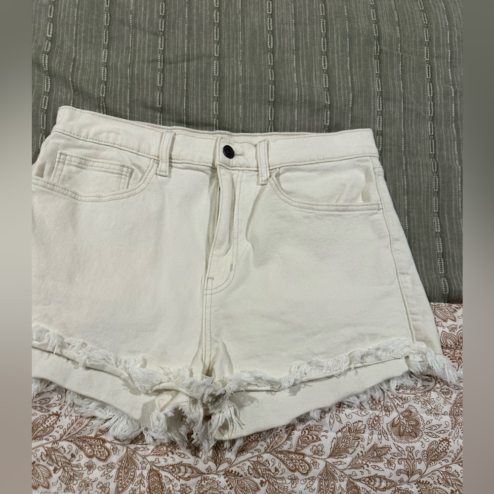 Willow and Root Cream Frayed Hem Women’s Denim Shorts